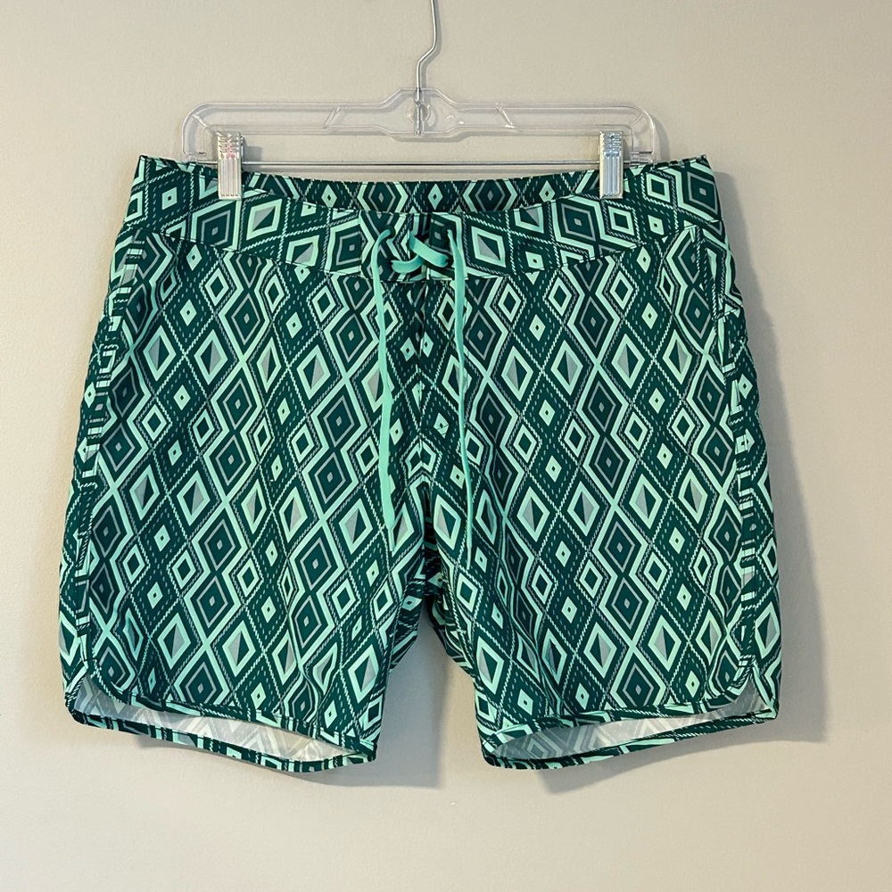 NWOT Eastern Mountain Sports Women’s Board Shorts Size 10 Teal Geometric Print